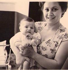 ma MAMAN avec mon frère marcel en 1954 à oran 